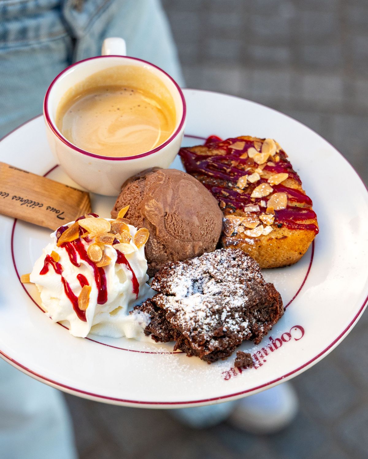 Café gourmand et desserts au restaurant Coquillette