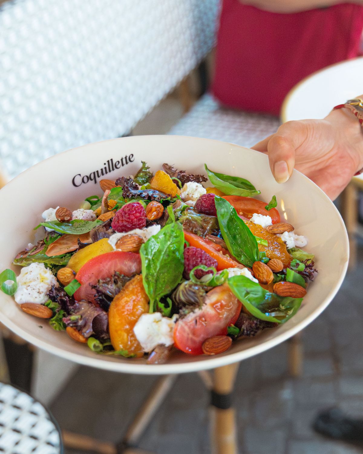 Assiette du restaurant Coquillette servie en terrasse, place du Vieux-Marché à Rouen